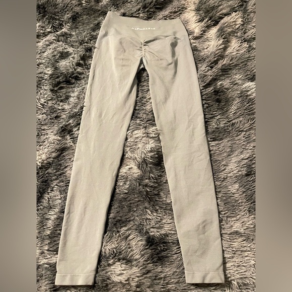 ALPHALETE - Light Gray , AMPLIFY Women's Seamless Scrunch Legging - Picture 2 of 9